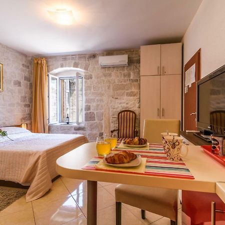 Apartments Dora -Free Parking Τρογκίρ Εξωτερικό φωτογραφία