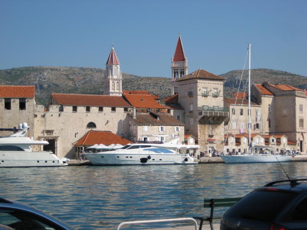 Apartments Dora -Free Parking Τρογκίρ Εξωτερικό φωτογραφία