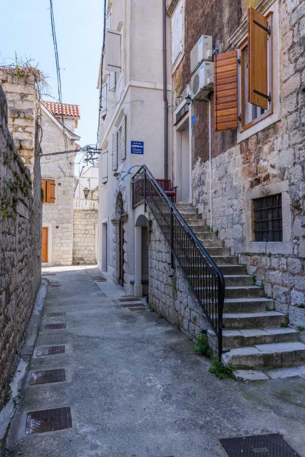 Apartments Dora -Free Parking Τρογκίρ Εξωτερικό φωτογραφία