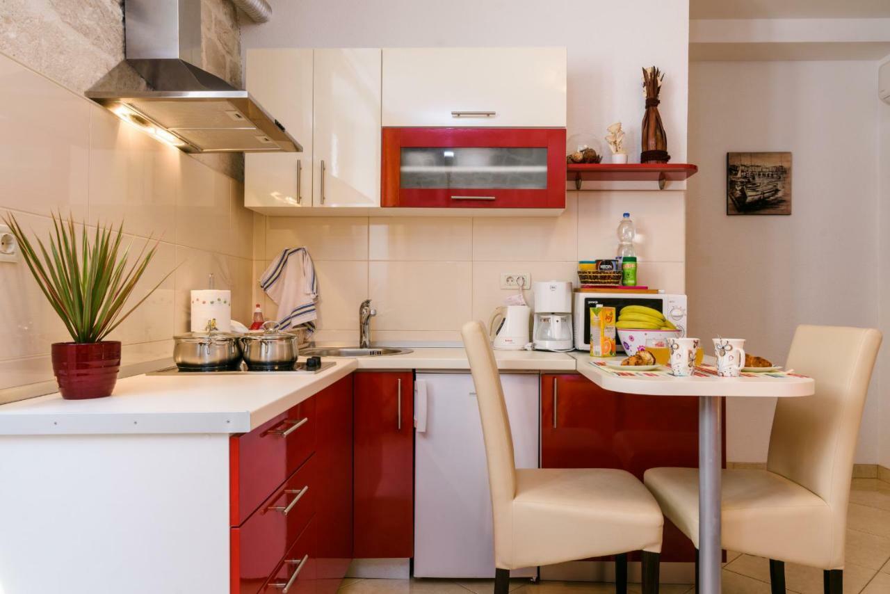Apartments Dora -Free Parking Τρογκίρ Εξωτερικό φωτογραφία