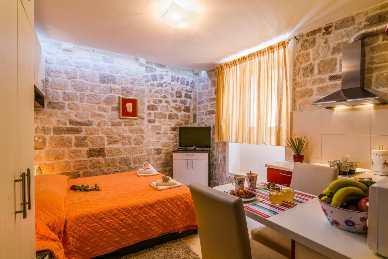 Apartments Dora -Free Parking Τρογκίρ Εξωτερικό φωτογραφία