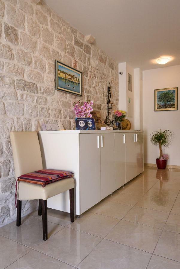 Apartments Dora -Free Parking Τρογκίρ Εξωτερικό φωτογραφία