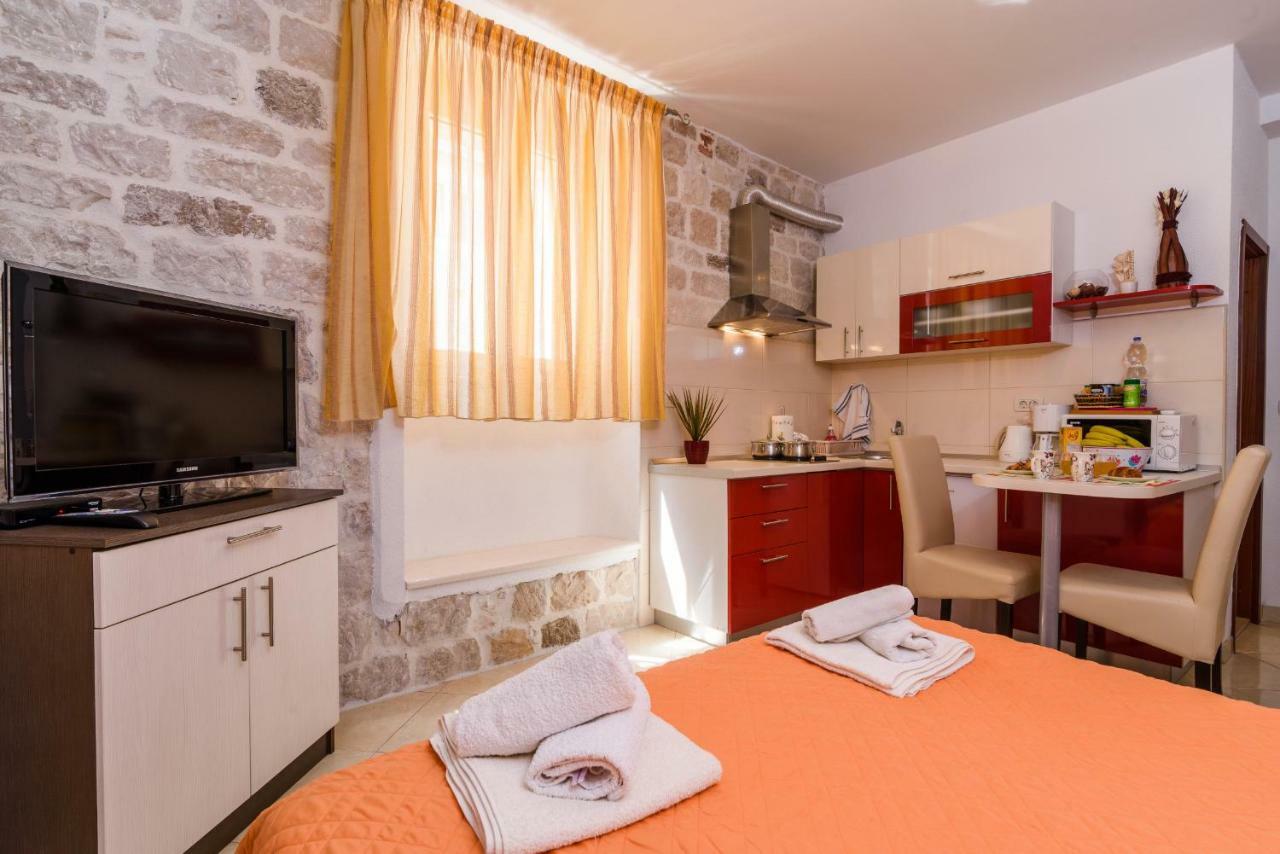 Apartments Dora -Free Parking Τρογκίρ Εξωτερικό φωτογραφία