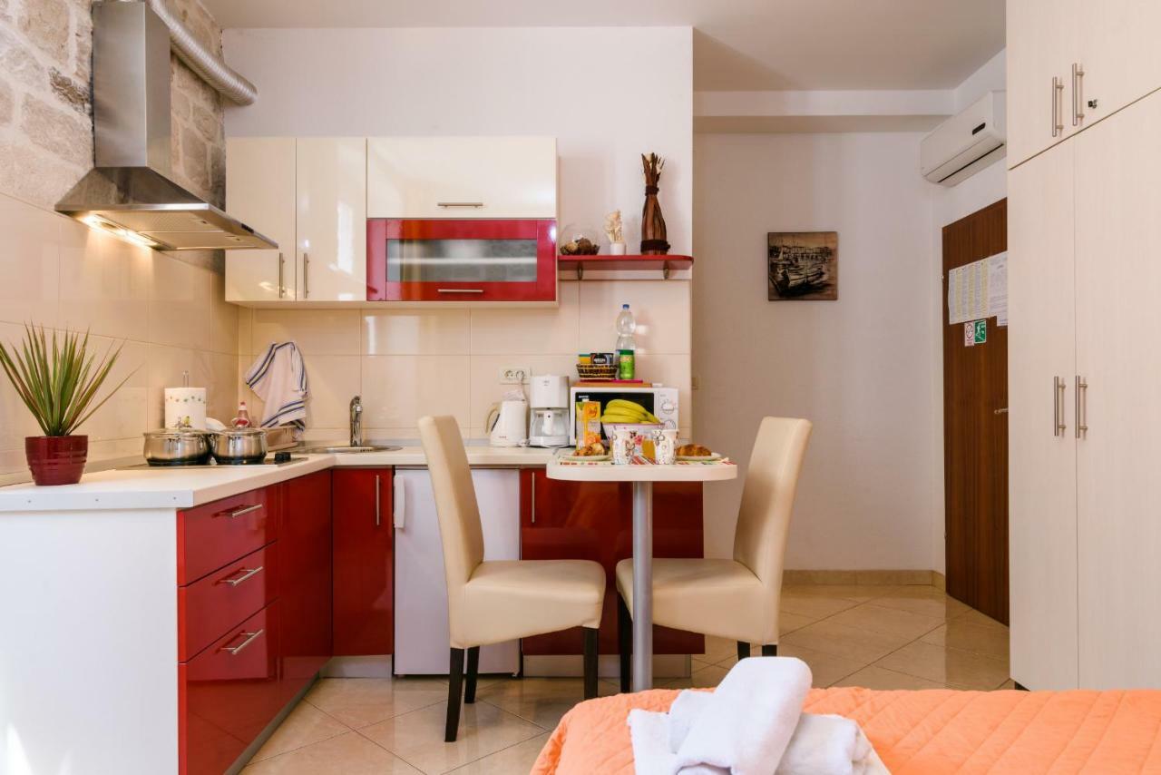 Apartments Dora -Free Parking Τρογκίρ Εξωτερικό φωτογραφία