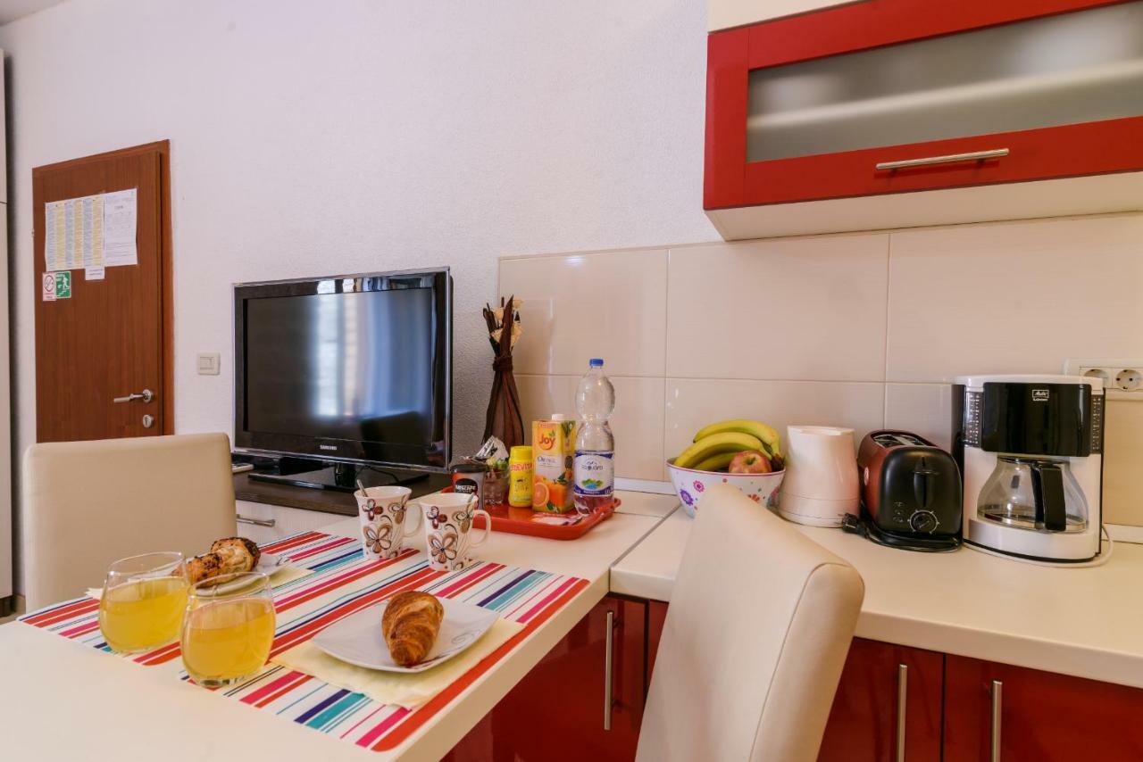 Apartments Dora -Free Parking Τρογκίρ Εξωτερικό φωτογραφία