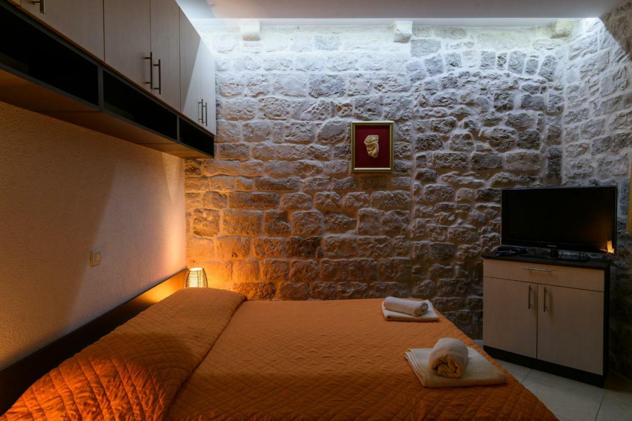 Apartments Dora -Free Parking Τρογκίρ Εξωτερικό φωτογραφία