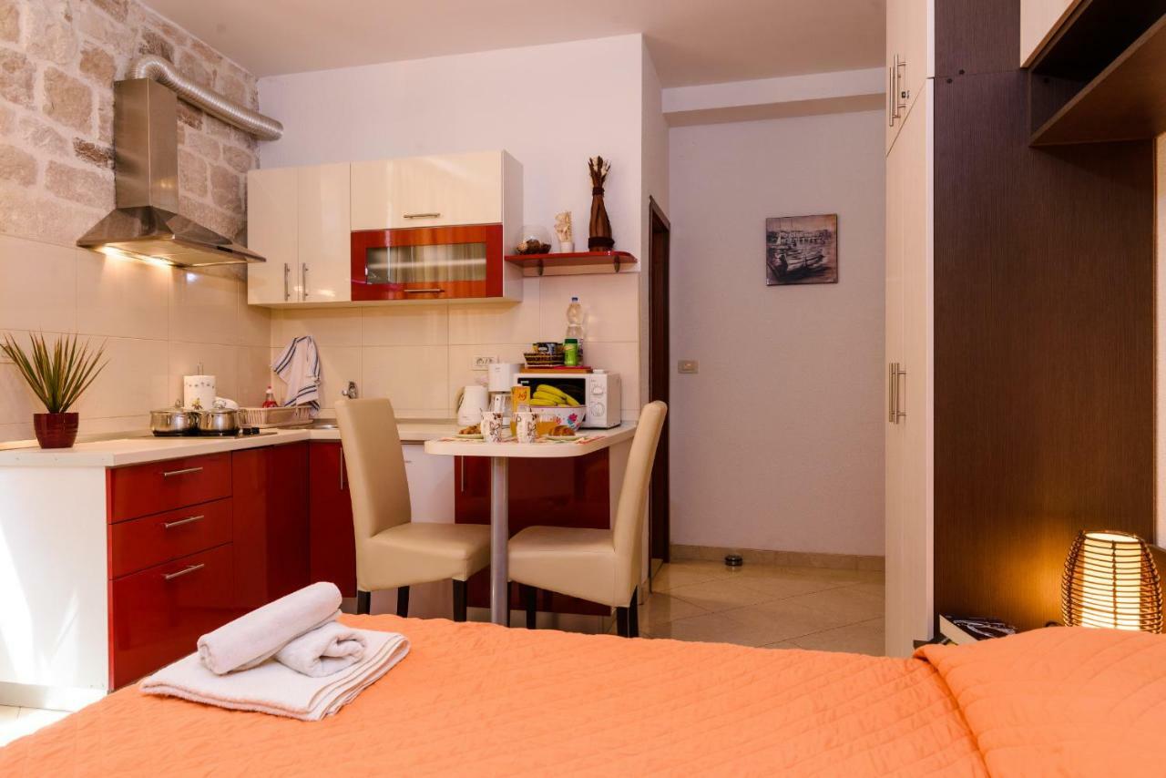 Apartments Dora -Free Parking Τρογκίρ Εξωτερικό φωτογραφία