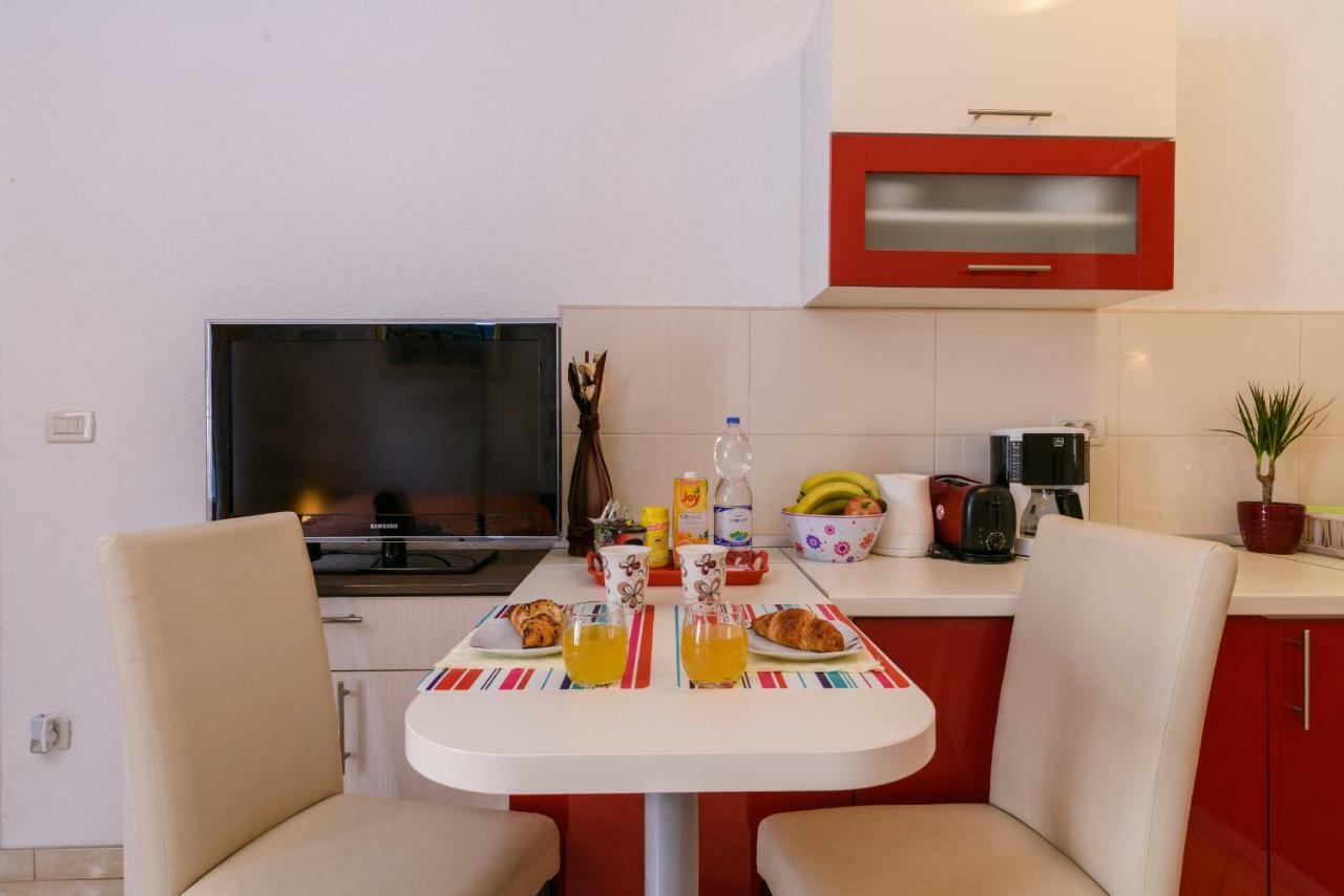 Apartments Dora -Free Parking Τρογκίρ Εξωτερικό φωτογραφία