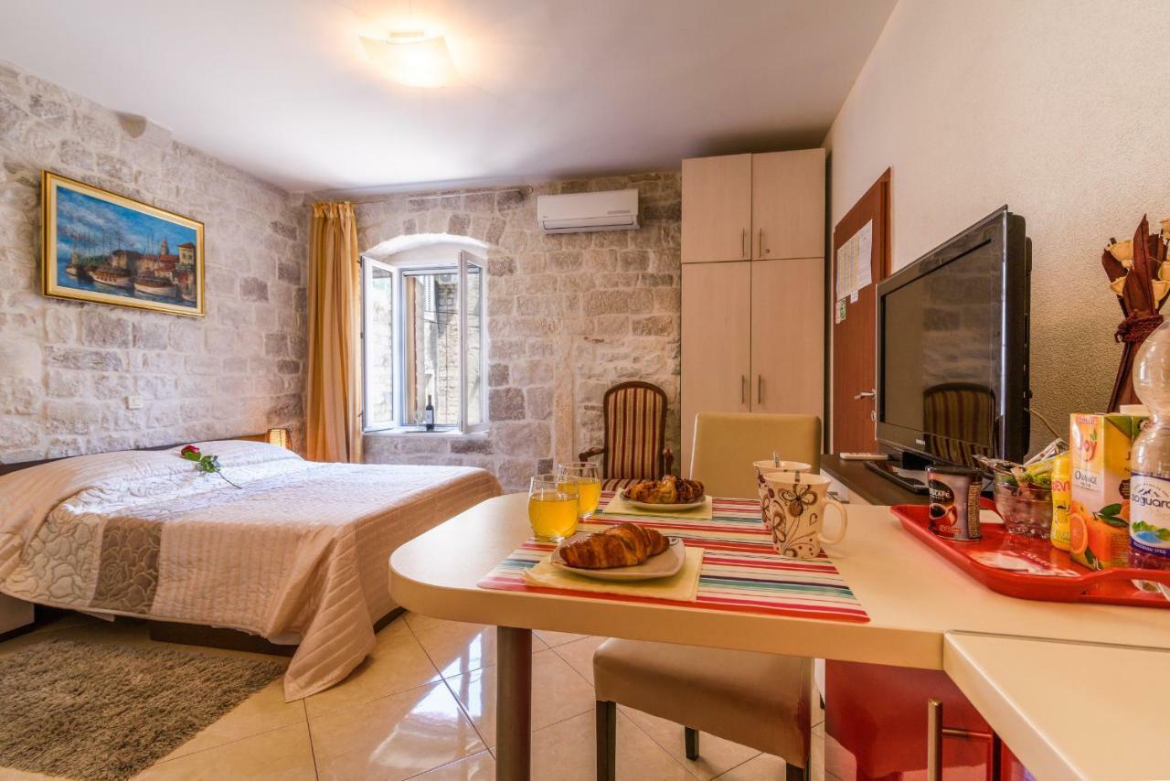 Apartments Dora -Free Parking Τρογκίρ Εξωτερικό φωτογραφία